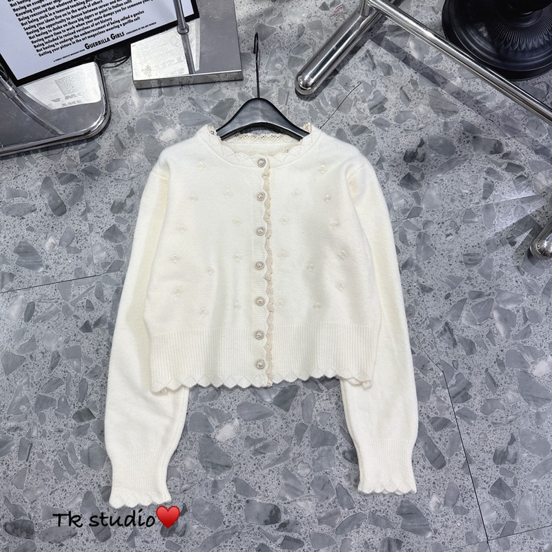 Áo khoác len cardigan viền bèo cúc ngọc