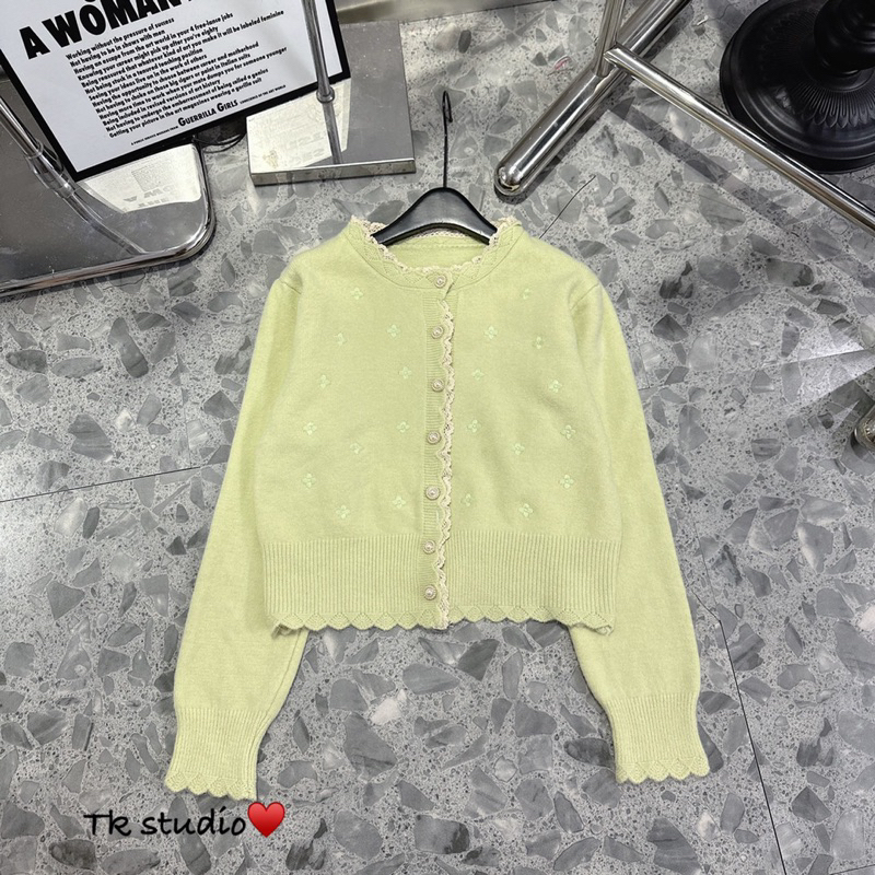 Áo khoác len cardigan viền bèo cúc ngọc