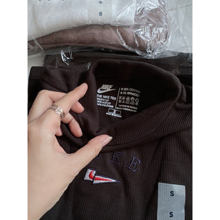 Áo thun cổ cao thêu logo xuất dư