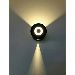 Đèn led hắt tường ánh sáng vàng