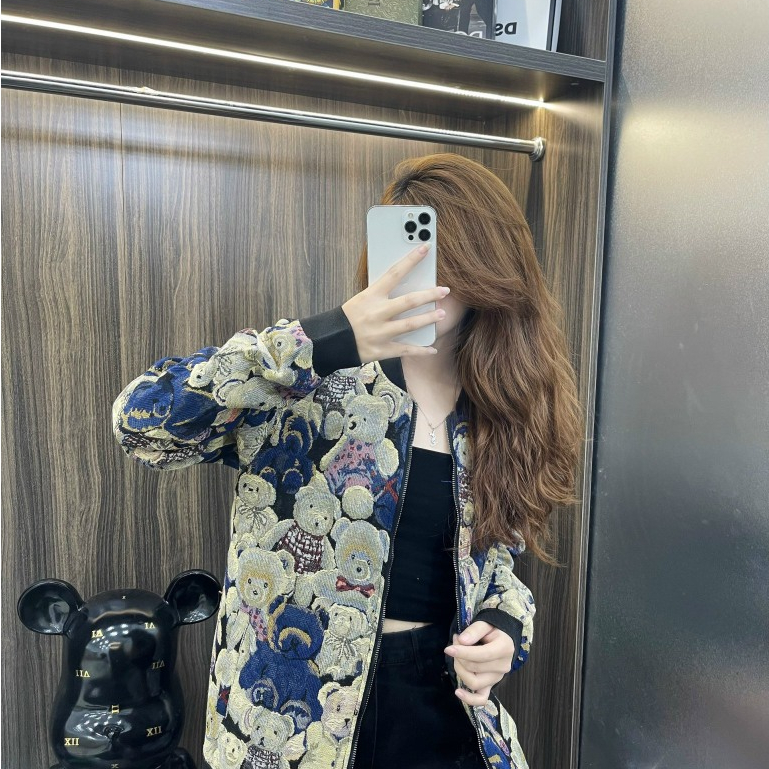 Áo Khoác Bomber Gấu 2 Lớp Form Rộng Unisex Bên Trong Lót Gió , Được Thêu Rệt Hình Sắc Nét Hàng Trend Boy Phố.mã khoácgấu
