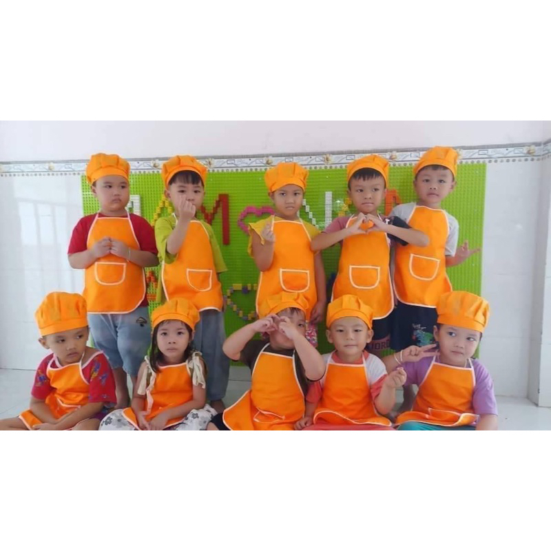 Tạp dề và mũ cho bé có 7 màu chất liệu 2 lớp kèm mũ