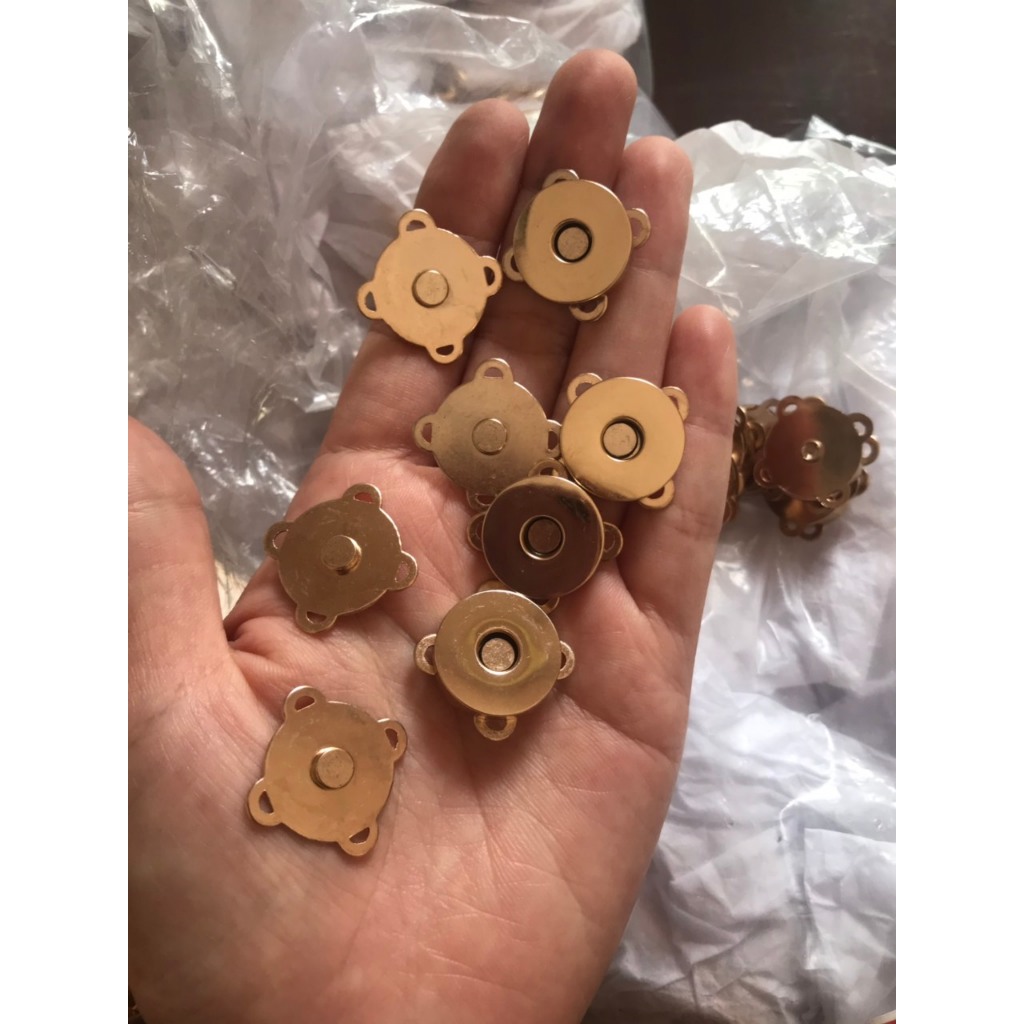 10 nút nam châm khâu 18mm hít mạnh, chắc chắn.