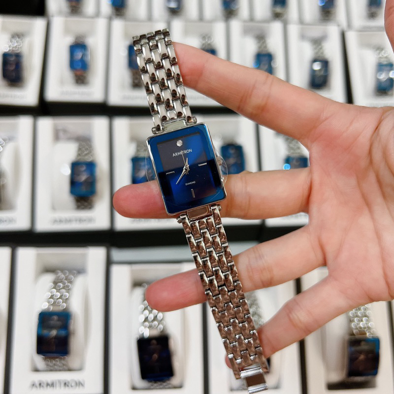 Đồng Hồ Nữ Armitron Case 23 x30mm Chống Nước 30m