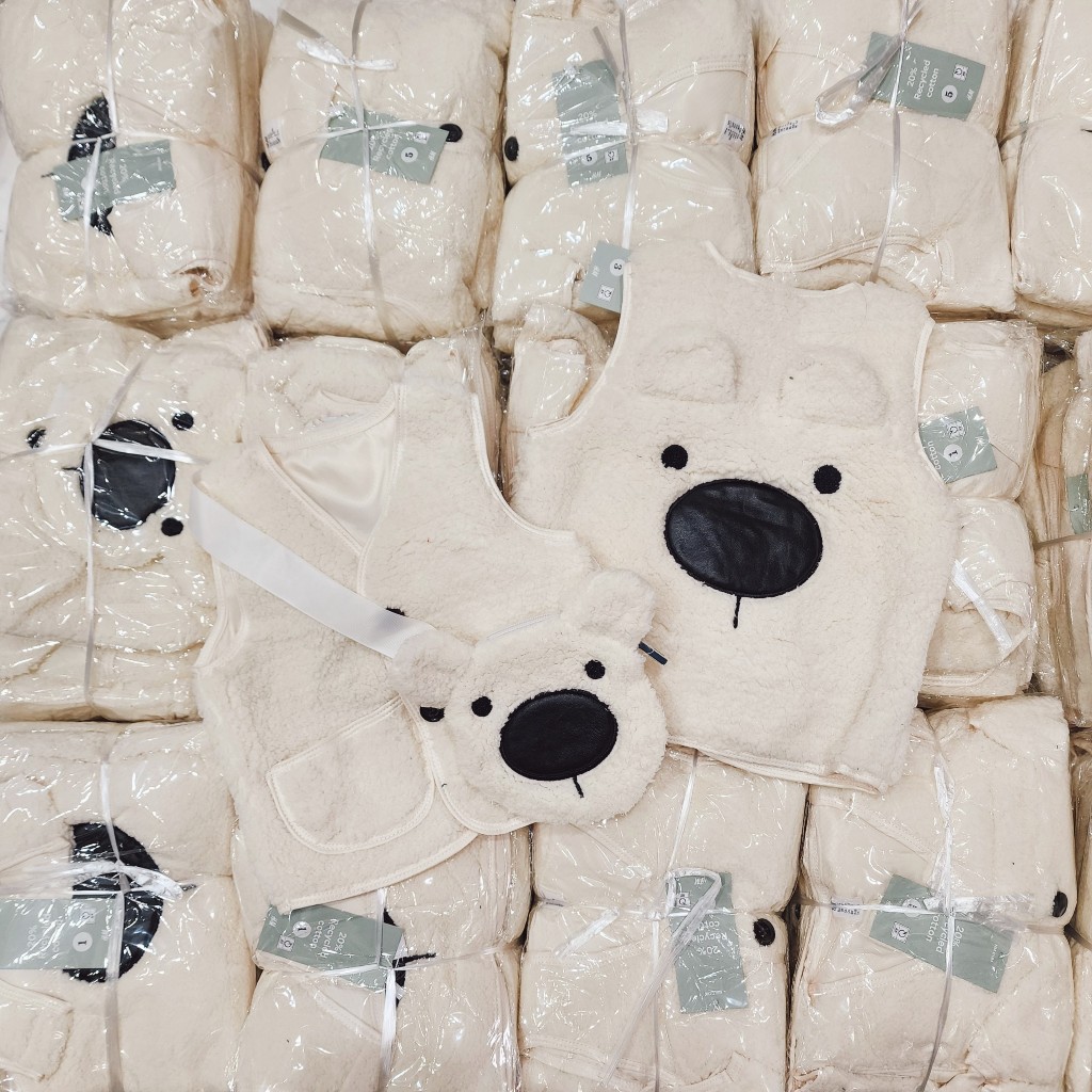 Set áo gile lông gấu kèm túi đeo chéo dành cho bé trai và bé gái