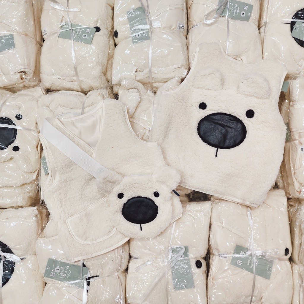 Set áo gile lông gấu kèm túi đeo chéo dành cho bé trai và bé gái