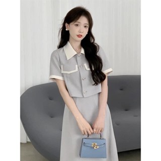 Set đầm váy nữ áo croptop cổ nhọn túi nắp chạy viền trắng mix chân váy midi tone màu xám dáng dài thiết kế sang chảnh