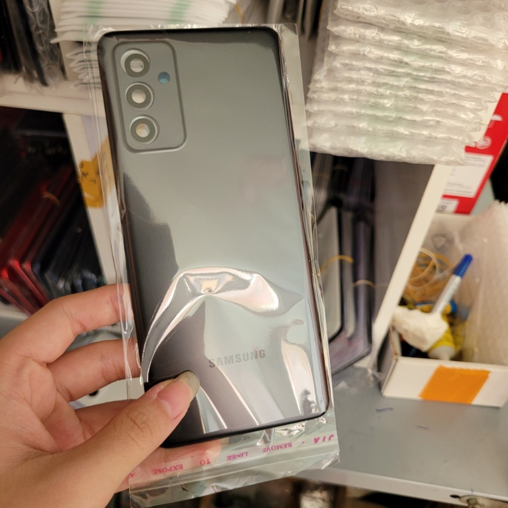 Nắp lưng Samsung A82 có kính camera, keo viền - Shop Dung