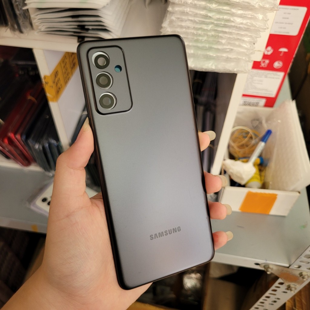 Nắp lưng Samsung A82 có kính camera, keo viền - Shop Dung