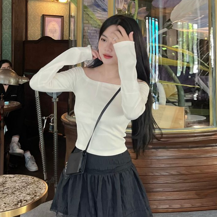 Áo thun gân viền cổ ren - Emma Top Wepretty chất vải co dãn phù hợp với mùa thu