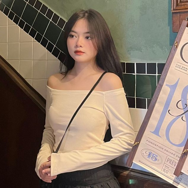 Áo thun gân viền cổ ren - Emma Top Wepretty chất vải co dãn phù hợp với mùa thu