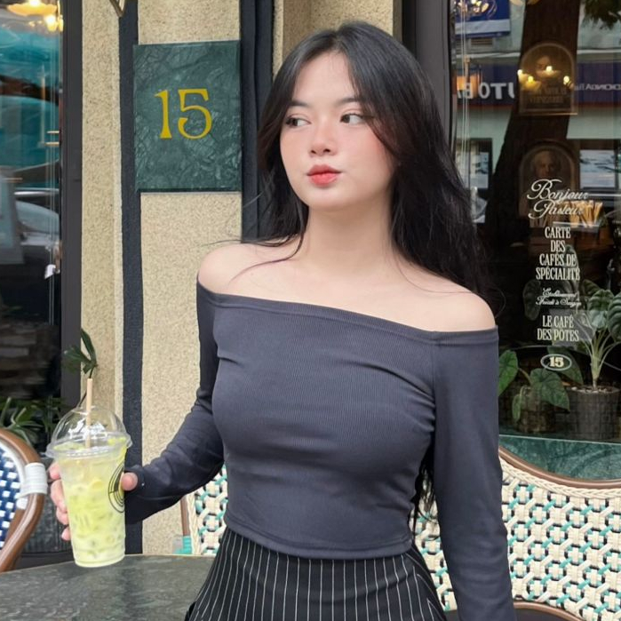 Áo thun gân viền cổ ren - Emma Top Wepretty chất vải co dãn phù hợp với mùa thu