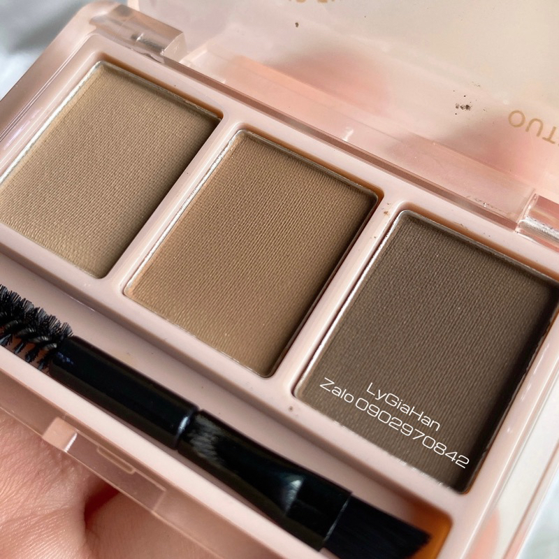 Bột Kẻ Chân Mày 3 Ô NOVO Kèm Cọ Vẽ 2 Đầu