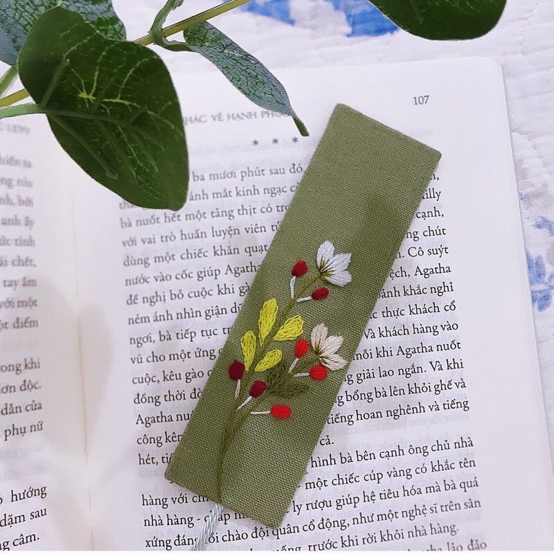 Bookmark thêu tay bằng vải linen