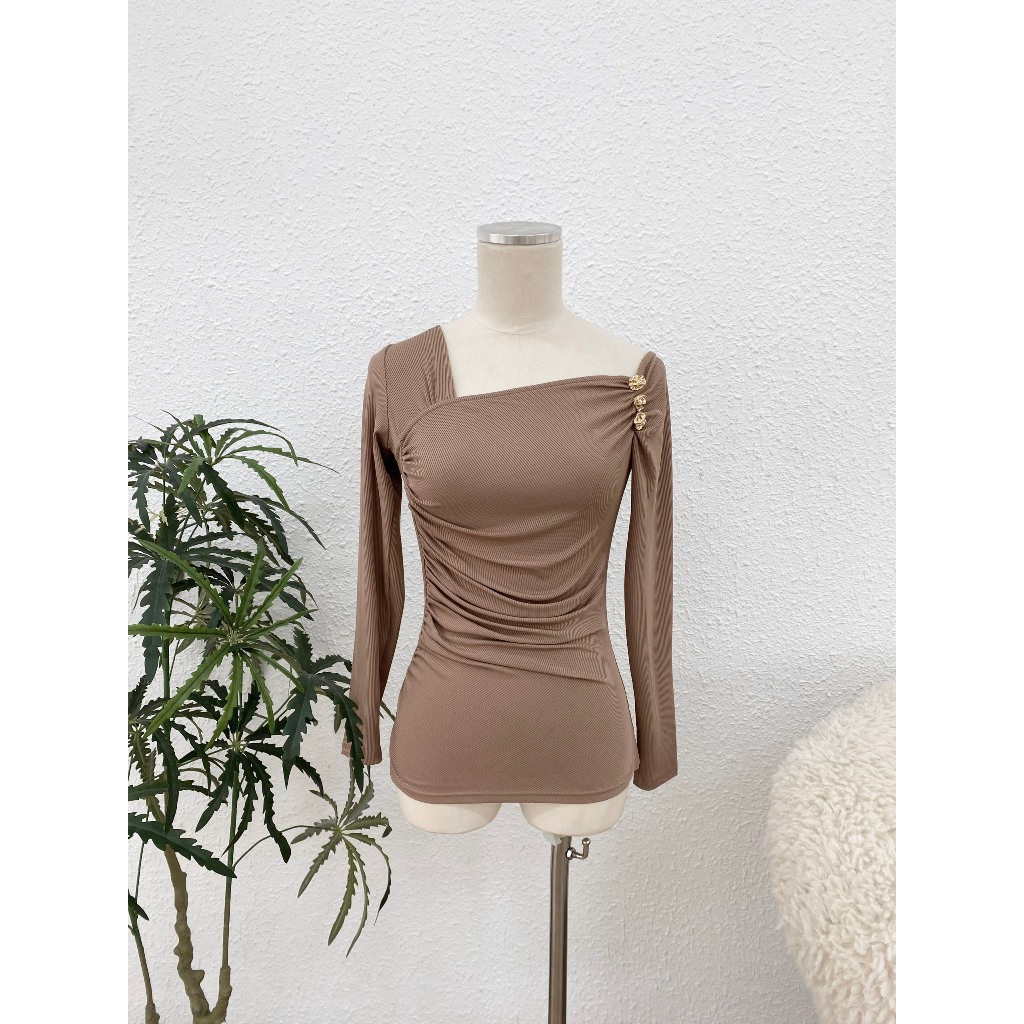 Áo Nâu Lệch Vai Xếp 3 Khuy Thời Trang Thiết Kế Nữ CurvyQ