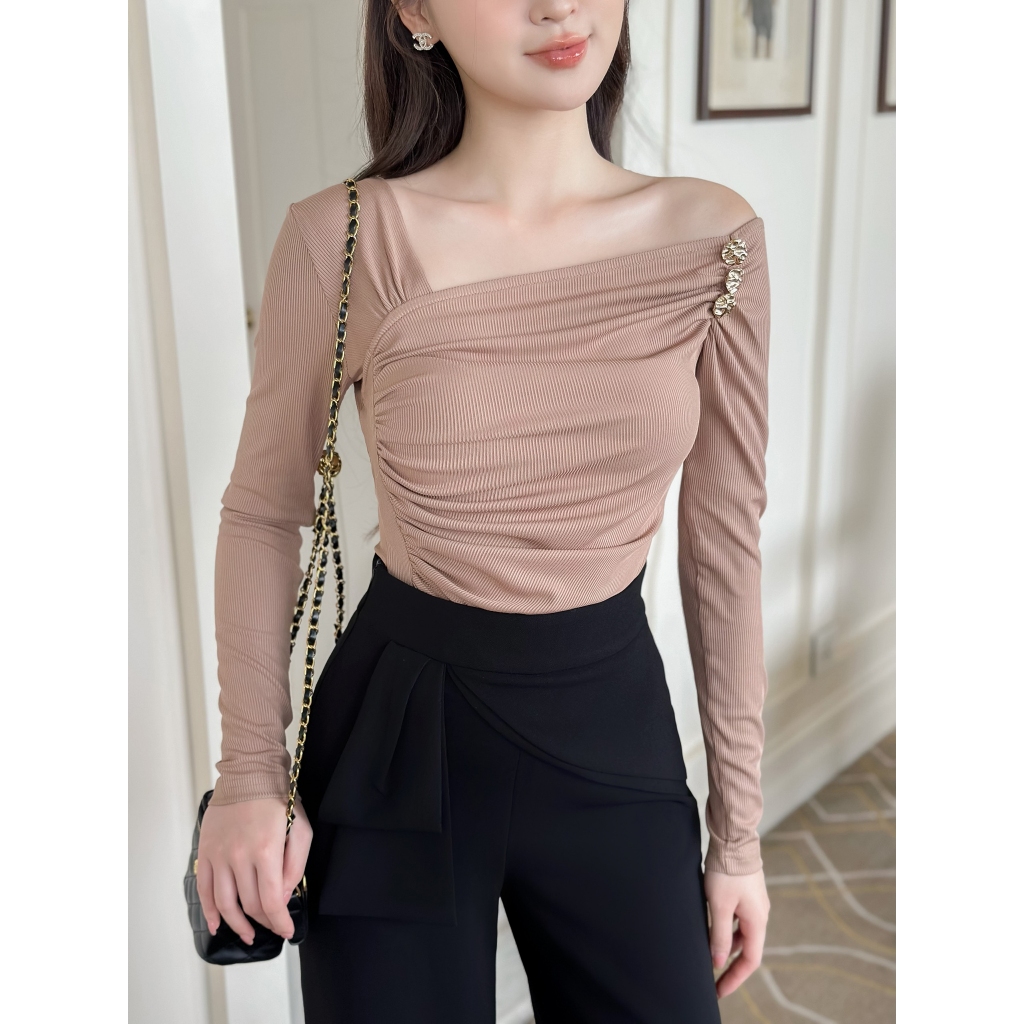 Áo Nâu Lệch Vai Xếp 3 Khuy Thời Trang Thiết Kế Nữ CurvyQ