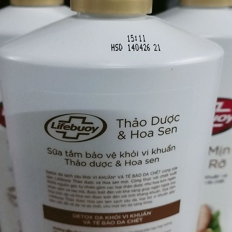 Sữa tắm Lifebuoy hoa sen 800g làm sạch sâu vi khuẩn và tế bào chết