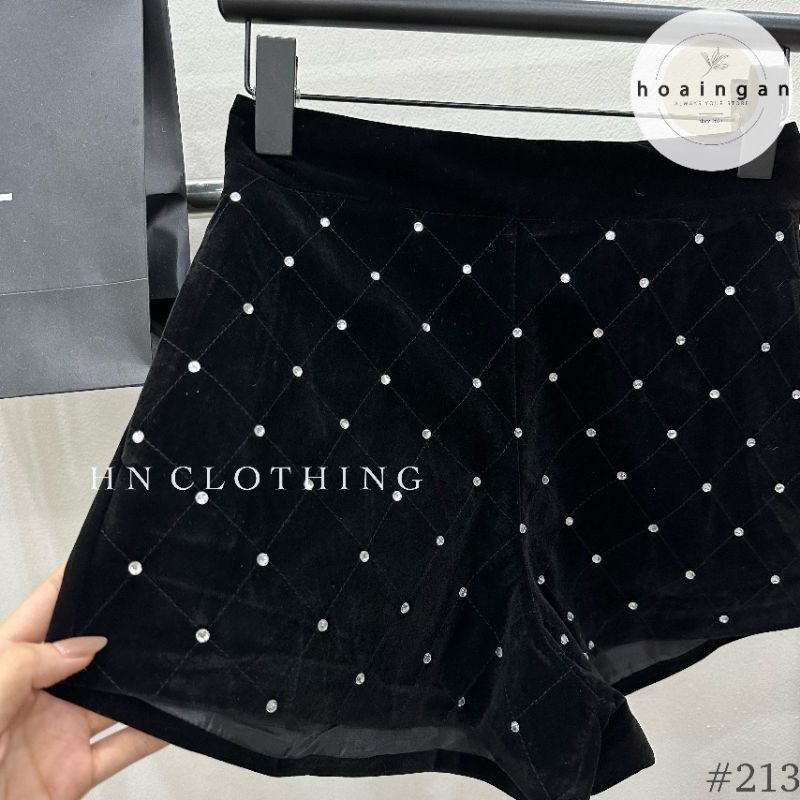 Quần sooc nhung đính đá