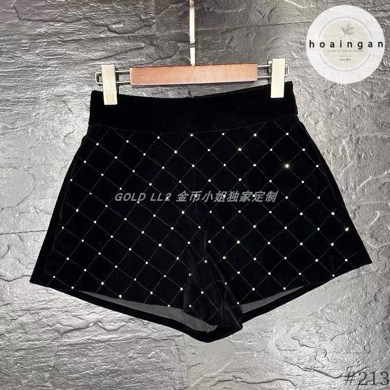 Quần sooc nhung đính đá