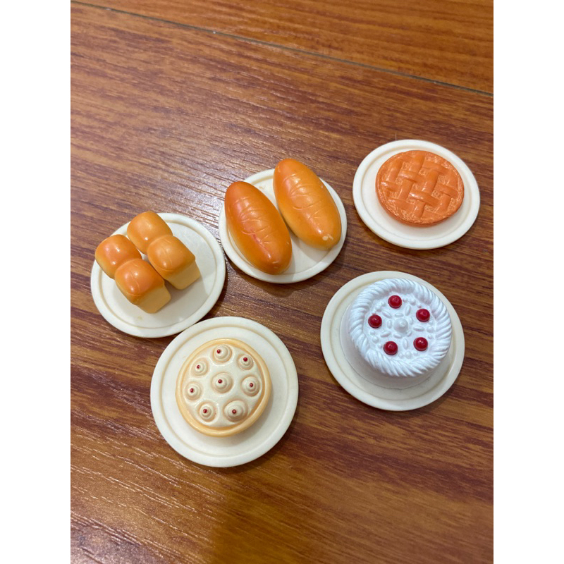 Đồ chơi mô hình dĩa bánh cho nhà thỏ