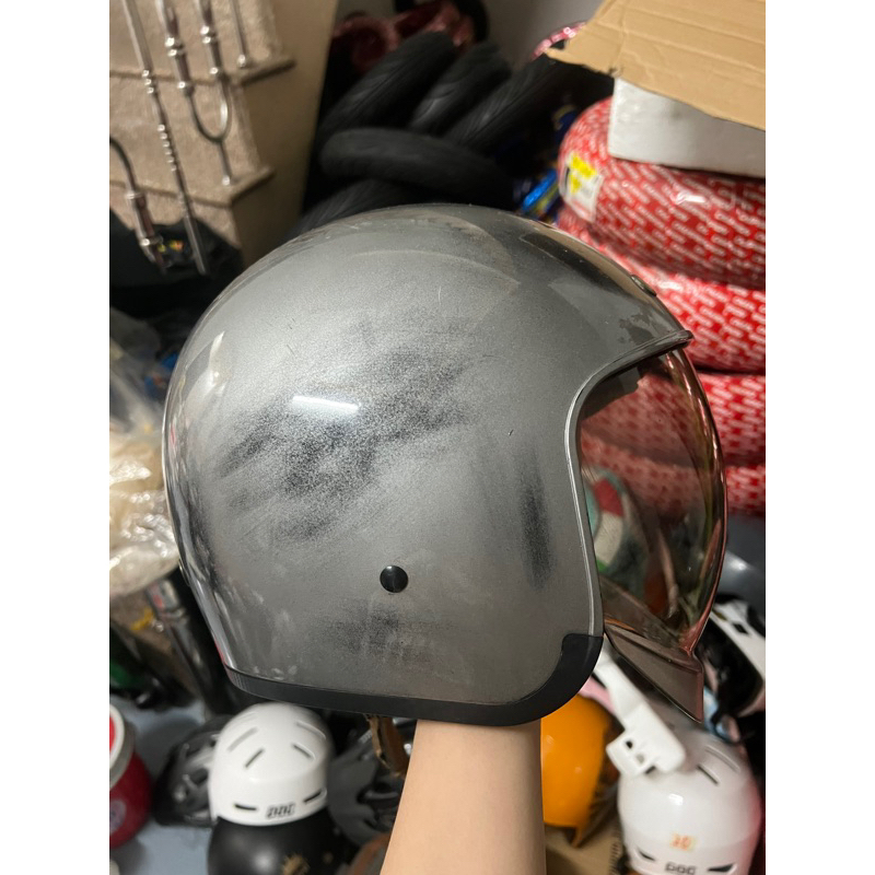 Nón bảo hiểm 3/4 royal m139 kính âm chính hãng cũ đã qua sử dụng.