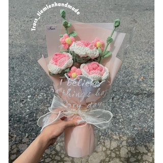 Bó hoa hồng len gói sẳn