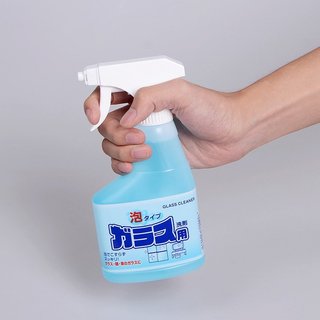 Chai nước xịt lau bề mặt kính Rocket nhập từ Nhật