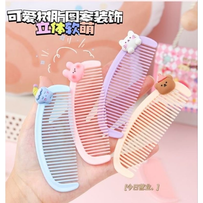 Lược nhựa gắn charm