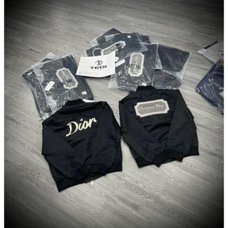 Áo khoác dior thêu logo lưng chữ nổi siêu cấp. may vai khoá khắc chữ 4502, áo dior gió phong cách thời trang