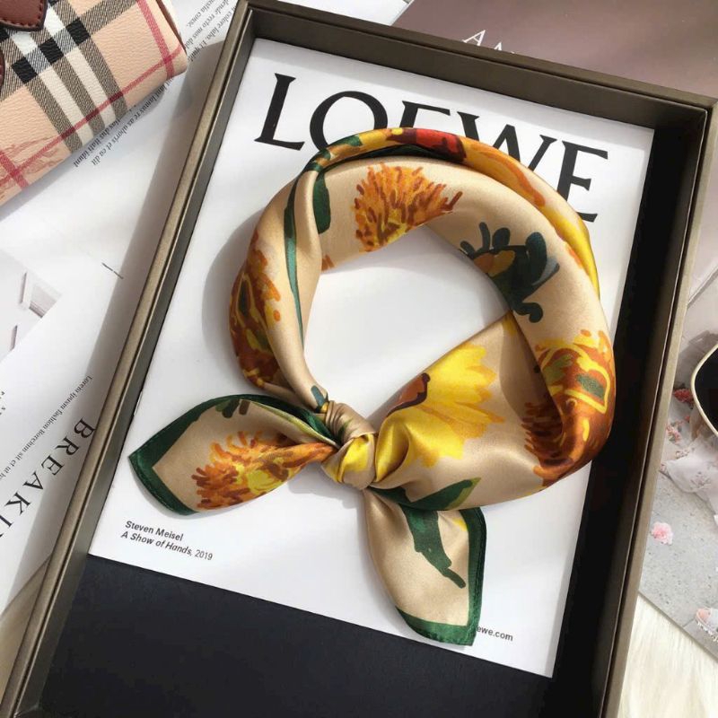 Khăn lụa vuông choàng cổ, khăn trùm đầu Hàn Quốc size 70x70cm