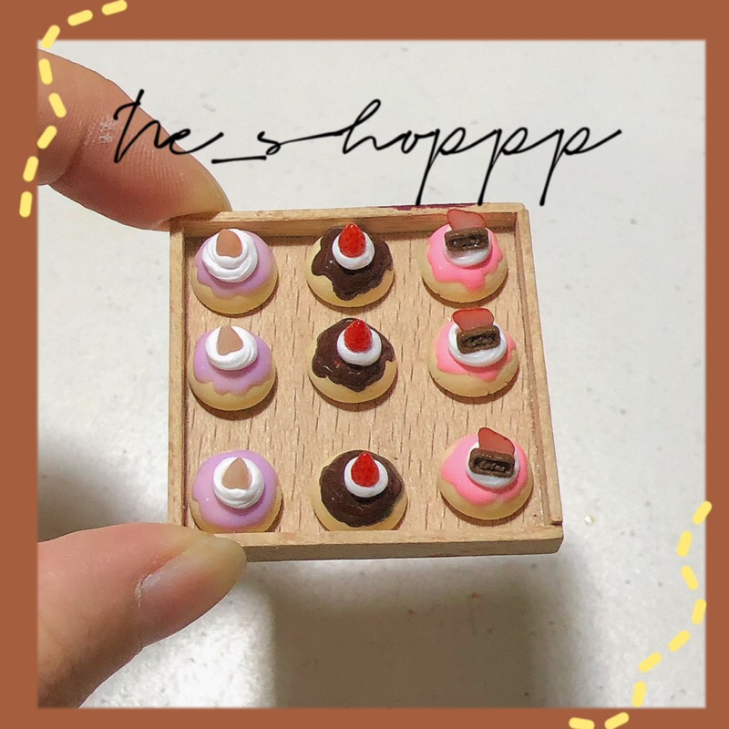 Mô hình bánh tròn các vị mini