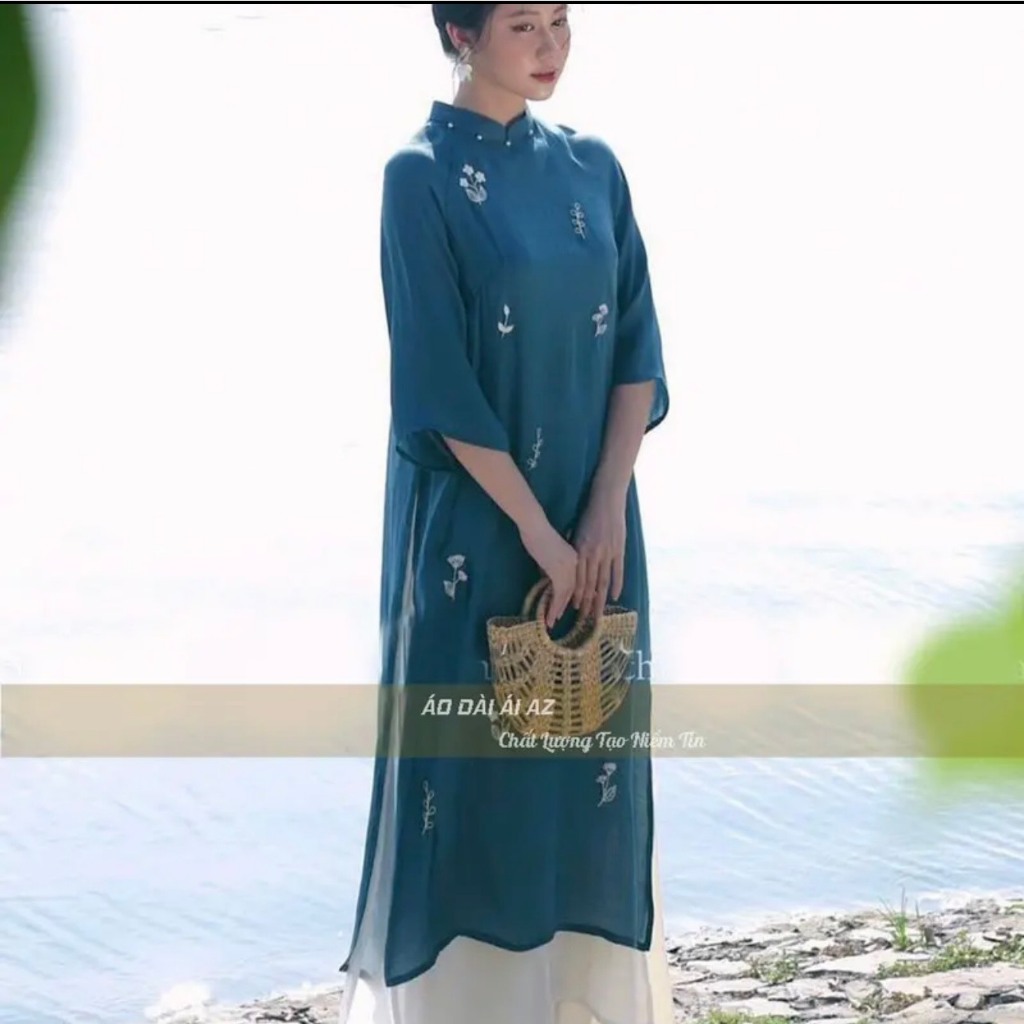 Áo dài dáng xuông thêu hoa cúc chi