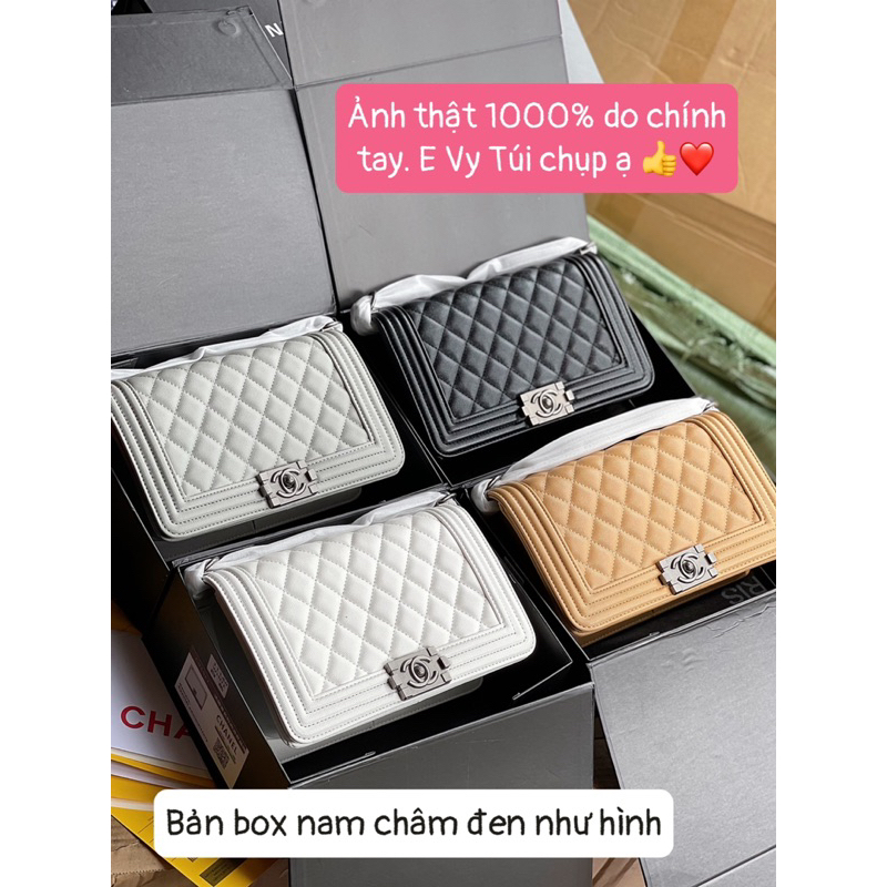 Túi boy size 20-25 tag bạc da sần box nam châm