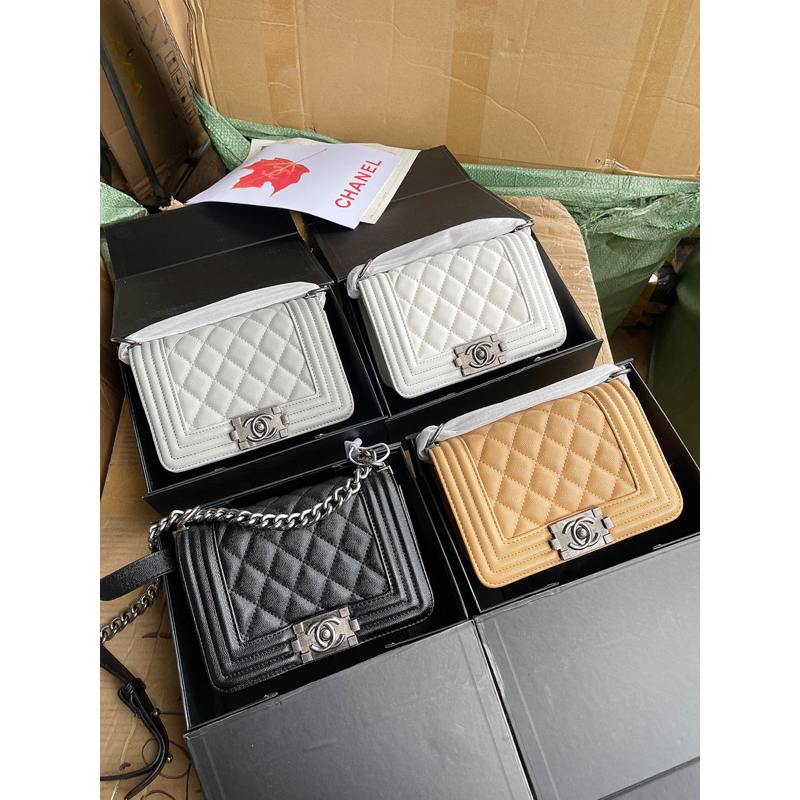 Túi boy size 20-25 tag bạc da sần box nam châm