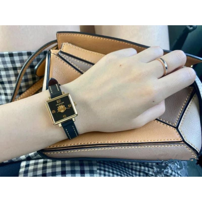 Đồng Hồ Nữ Mặt Hoa Trà, Dây Da Màu Đen Siêu Sang