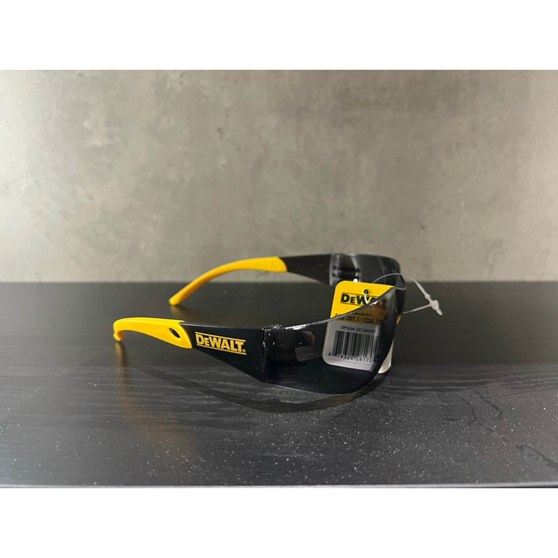 KÍNH DEWALT DPG54-2DTHỜI TRANG CHỐNG XƯỚC MÀU ĐEN