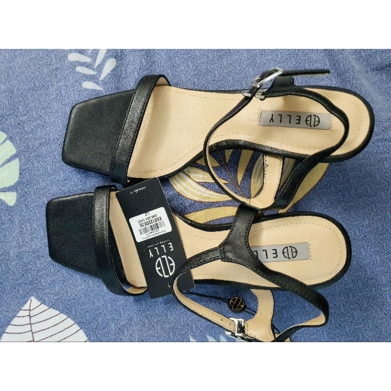 Giày cao gót sandal nữ màu đen gót hình lục giác