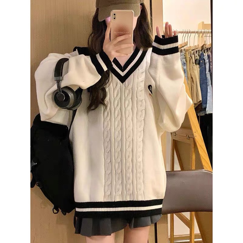 Áo len cổ tim viền sọc đen trắng basic trắng phong cách nữ sinh tay bo gấu oversize có thêu logo Hari GenZ 1856 P0K24