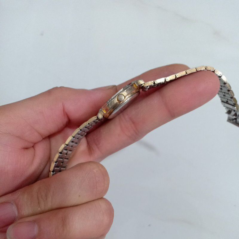 Đồng hồ si nữ hiệu PEGASUS demi mặt vàng cát