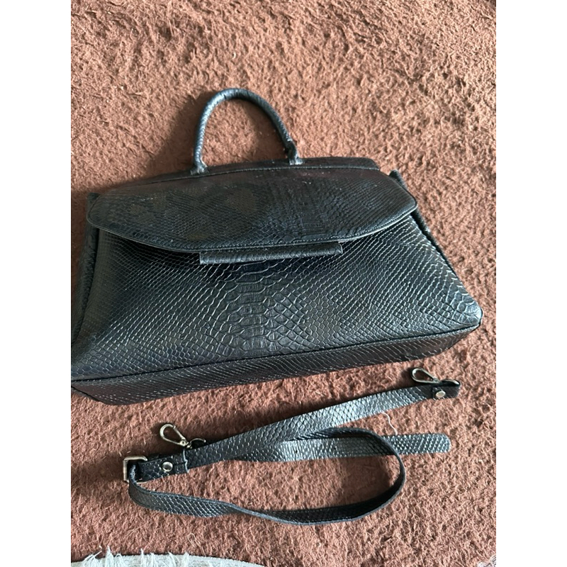 Túi chéo A4 da thật dập vân hiệu korea size 35-cao 25