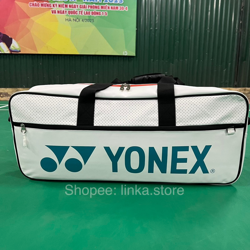 Túi vuông phom cứng đựng vợt cầu lông Yonex 239BT003U trắng chất liệu da bóng
