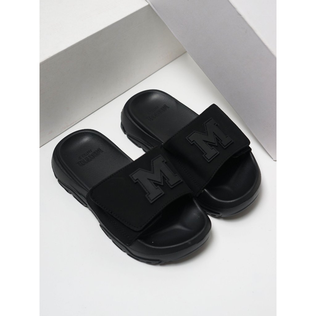 Dép quai ngang dán Moover Logo, nhẹ chân, hắc dáng, dế phối đồ, mẫu mới