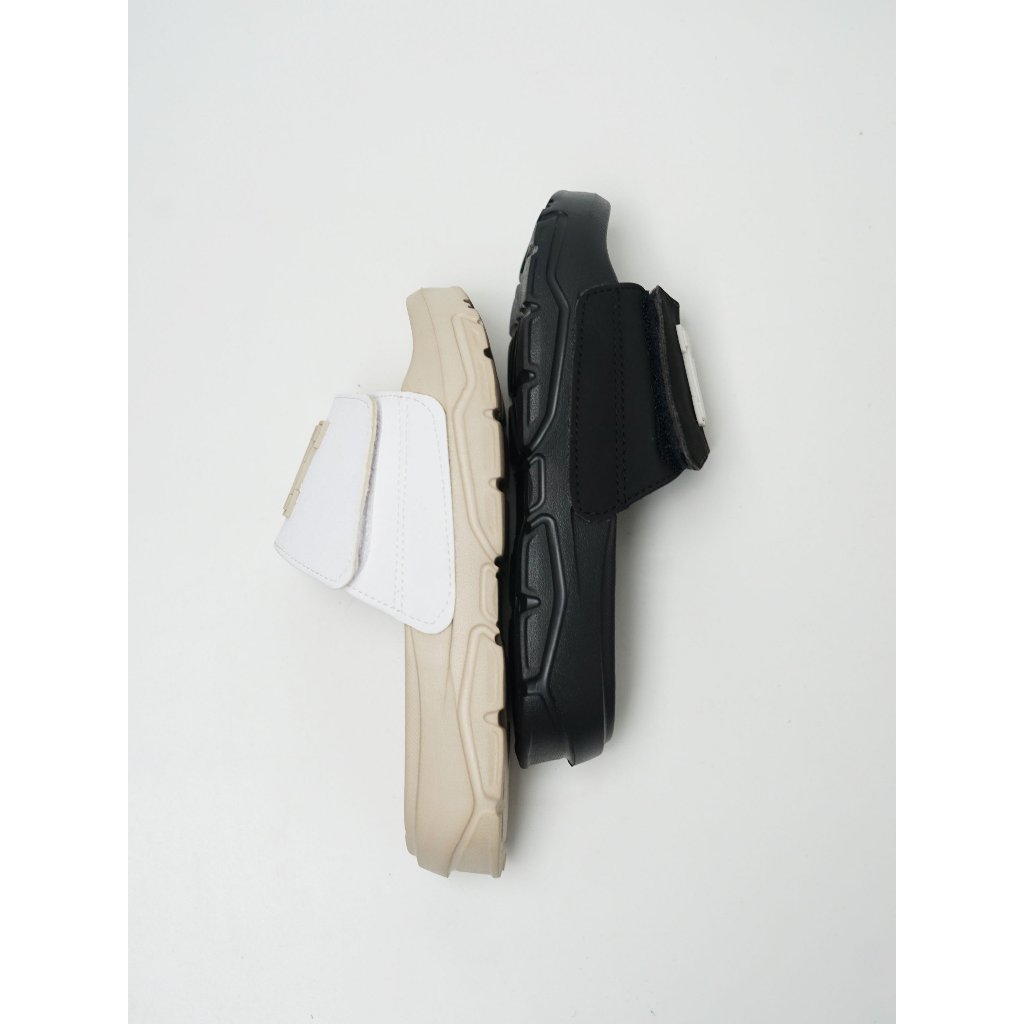 Dép quai ngang dán Moover Logo, nhẹ chân, hắc dáng, dế phối đồ, mẫu mới