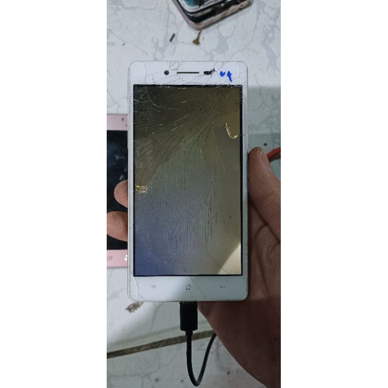 Cụm Oppo Neo 7 bản 16G bsống zin hư màn hình.