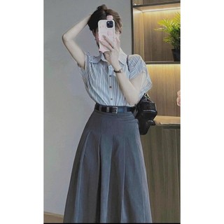 Chân váy xòe xếp ly và áo sơ mi sọc tay ngắn kèm nịt kiểu đồ nữ thanh lịch phù hợp đi làm, đi chơi dạo phố