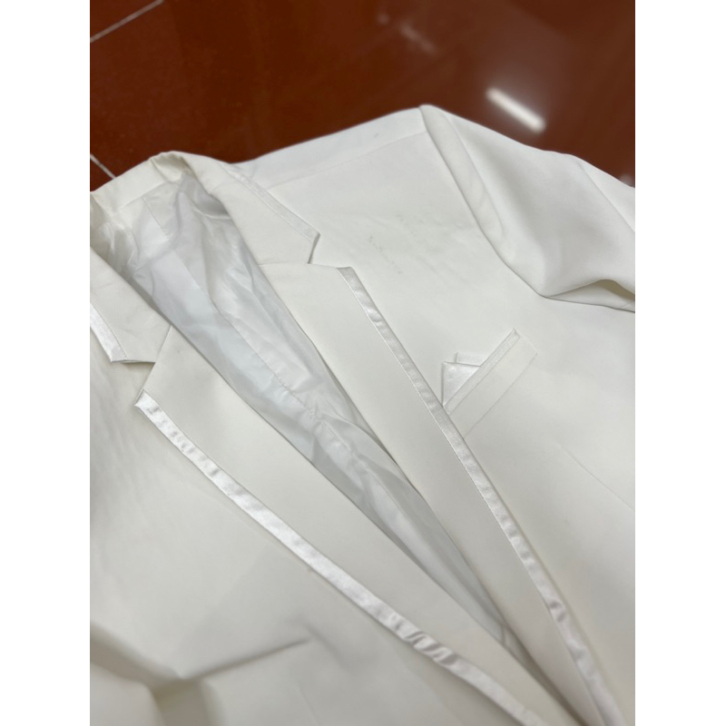 Áo vest trắng viền phi 1 nút size 45