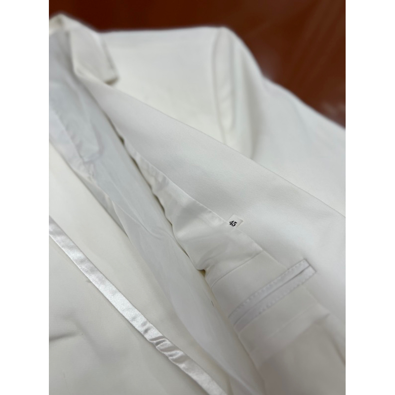 Áo vest trắng viền phi 1 nút size 45