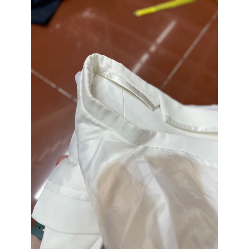 Áo vest trắng viền phi 1 nút size 45