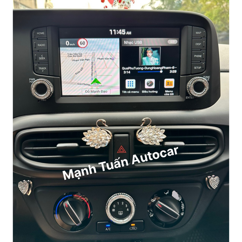 Đính đá nội thất xe Hyundai i10 2022-2023 chất liệu đá cao cấp Swarovski sang trọng