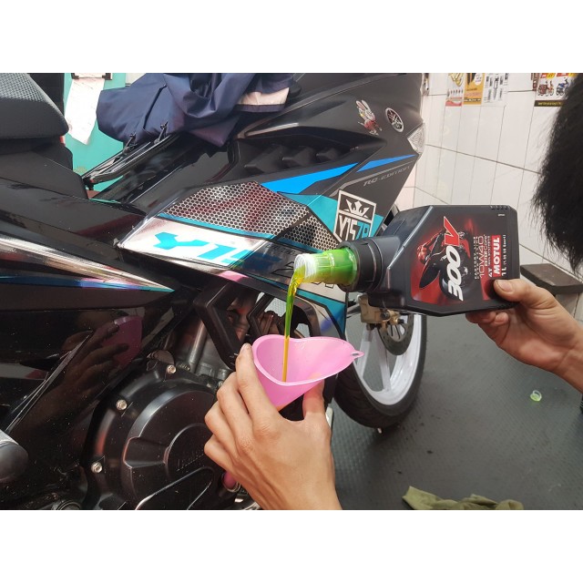 Dầu Nhớt Motul 300V 10w40 Tem 3 Lớp Nhập Khẩu Pháp Dành Cho Xe Số, Côn Tay, Moto PKL